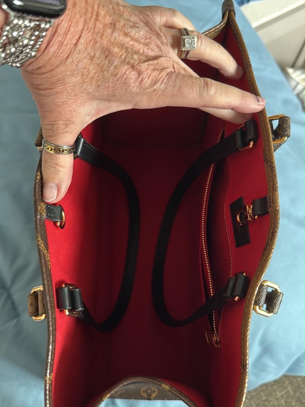 Louis Vuitton - ON THE GO MM - Picture 7 of 12